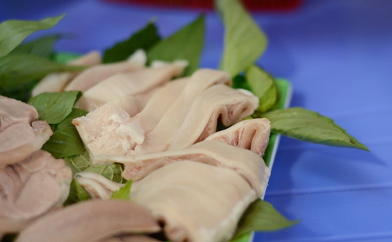 Cách luộc lòng bò nhanh mềm mà vẫn giòn ngọt nhất 1