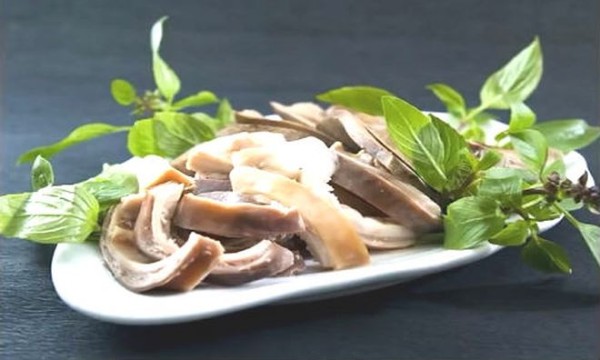 Cách luộc lòng bò nhanh mềm mà vẫn giòn ngọt nhất 6