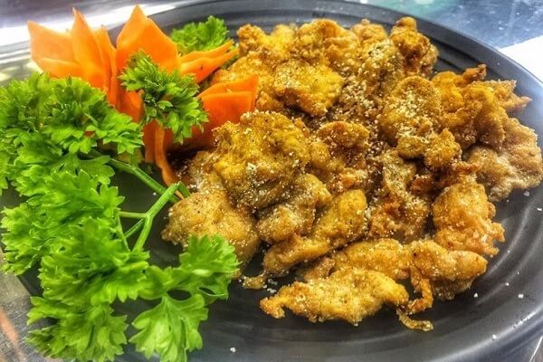 Cách làm món thịt gà rang muối ngon chuẩn vị 1
