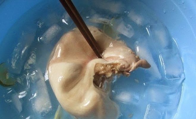 Tuyệt chiêu luộc lòng heo ngon giòn sần sật 6