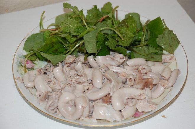 Tuyệt chiêu luộc lòng heo ngon giòn sần sật 8