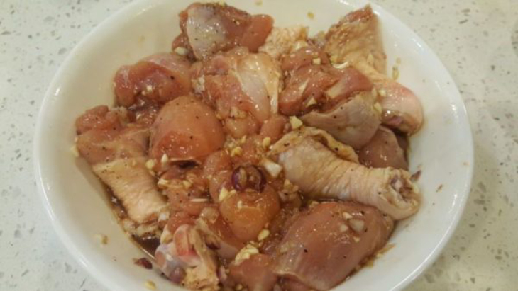 cach-lam-ga-kho-gung-thom-ngon-chuan-vi-dau-bep-4