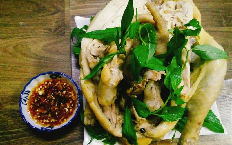 cach-lam-ga-luoc-nuoc-dua-thom-ngon-bo-duong-5